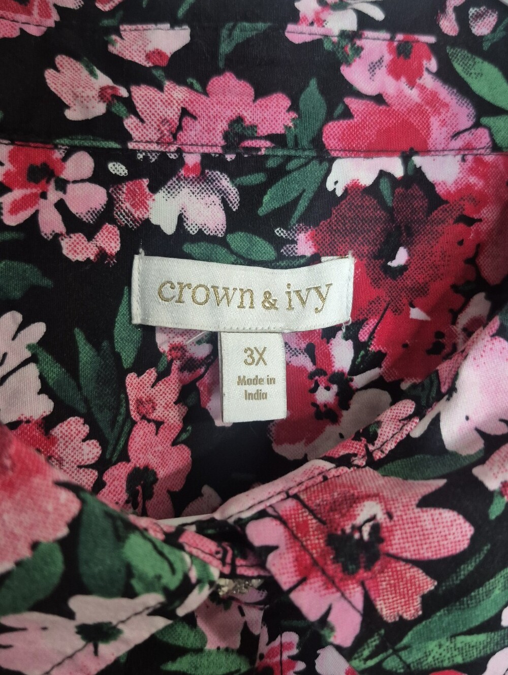 crown & ivy Black Floral Button-Front Pink Blouse Size 3X - Picture 3 of 9
